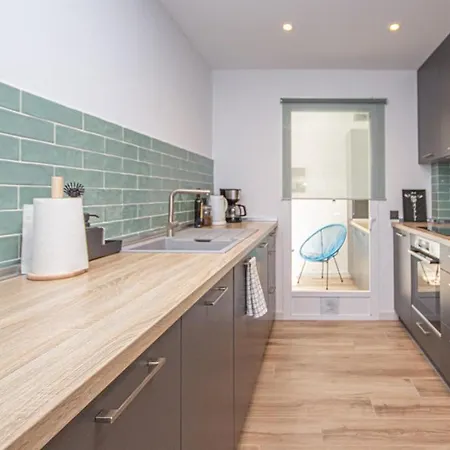 Apartment Wonderful 2 Bed With Stunning Sea Views
