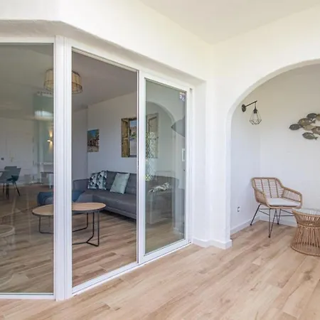 Apartment Wonderful 2 Bed With Stunning Sea Views