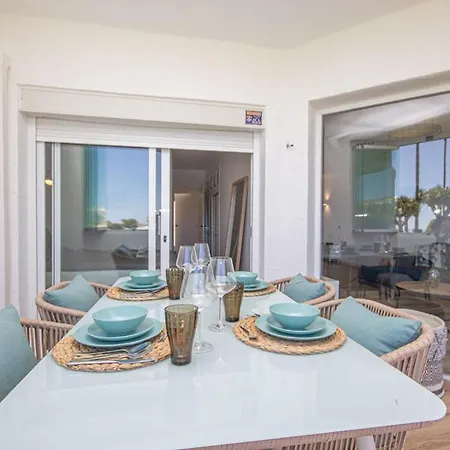Wonderful 2 Bed With Stunning Sea Views Apartment *