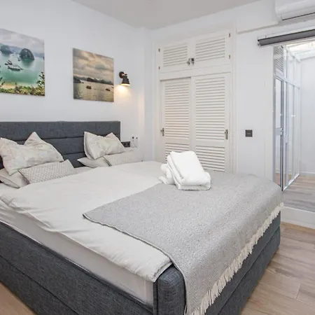 Wonderful 2 Bed With Stunning Sea Views Sitio de Calahonda